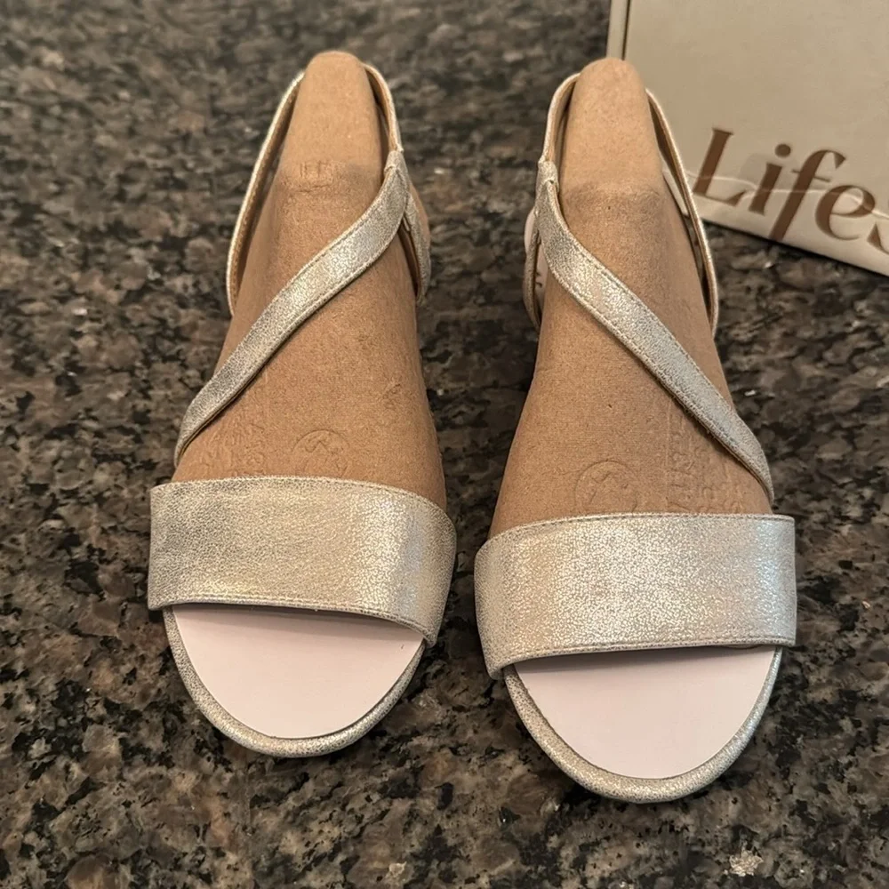 Life Stride Yasmine silver metallic wedge sandal NIB 6M